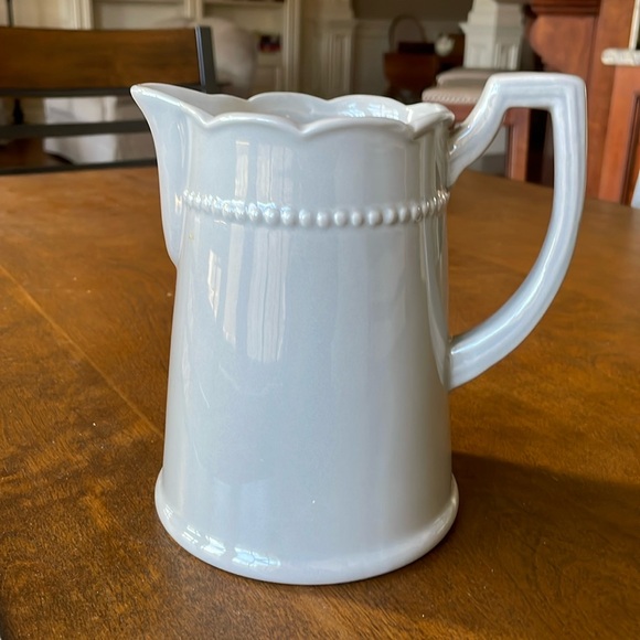Scalloped gray pitcher - Picture 1 of 3